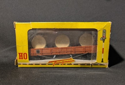 WAGON TOWAROWY PLATFORMA ZE ZWOJAMI BECZKAMI - H0 HORNBY