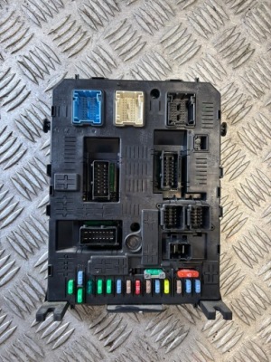 Peugeot модуль коробка bsi 28116487-2 фото №1