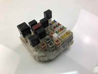 Коробка запобіжників toyota corolla 952f18 14557415 2005 фото №1