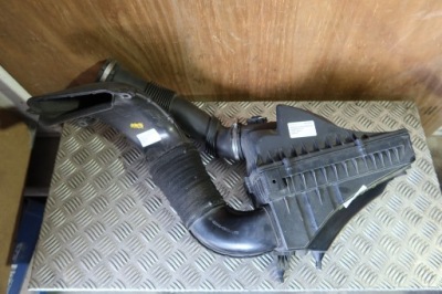 Корпус фільтра повітря комплектна jaguar xf 2.2d фото №1