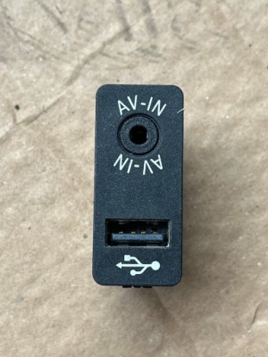 17 mini r56 r55 r57 r60 r61 роз'єм aux usb 9229242 фото №1
