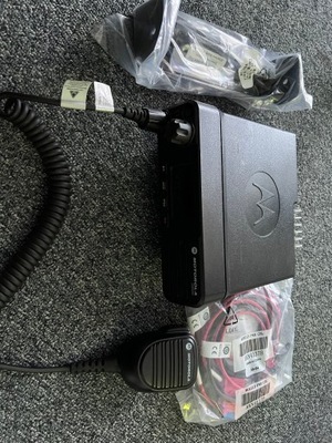 RADIOTELEFON MOTOROLA DM4400 403-470 MHz