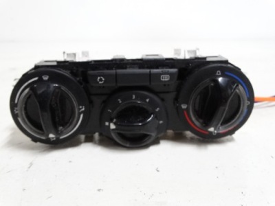 Peugeot 208 панель керування вентиляція фото №1