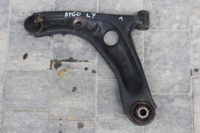 Aygo i 1.0 рычаг левый передний фото №1
