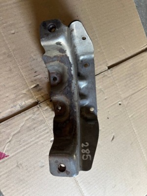 285 alfa romeo giulia кронштейн кронштейн каталізатора 50533583 фото №1