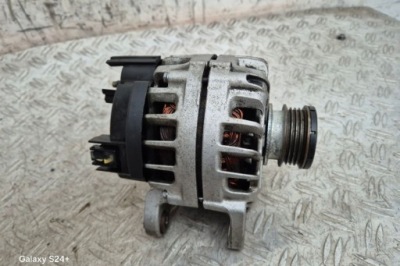 Генератор dacia sandero ii 231007582r 0.9l бензиновий 2018 фото №1