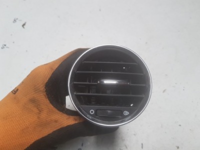 Peugeot 308 08r- решётка обдув средняя фото №1