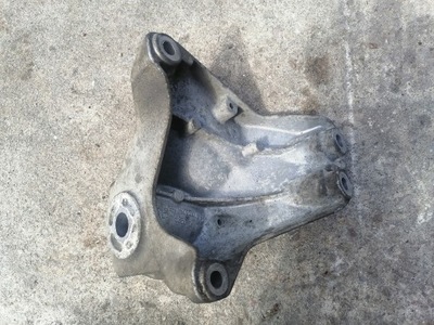 Кронштейн опора коробки передач audi 8e0399113p фото №1