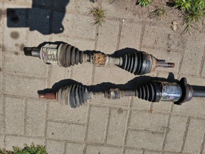 Приводной вал левый правый перед toyota avensis verso 02' 2.0d4d фото №1