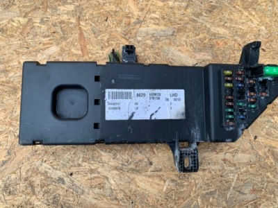 Коробка запобіжників vectra c signum 24443147 фото №1