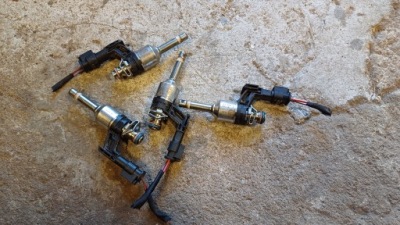 Vw touran i 1.2 tsi форсунка 03f906036b фото №1