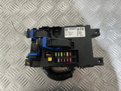 Opel corsa d коробка запобіжників 13265077 фото №1