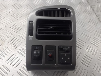 Решітка ліва обдув toyota avensis t22 55686-05030 фото №1