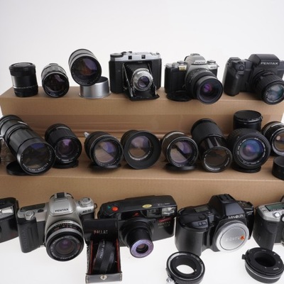 Duży zestaw aparatów i obiektywów