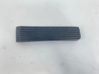 Резиновый элемент накладка педали педаль газа mercedes w124 1233010082 фото №1