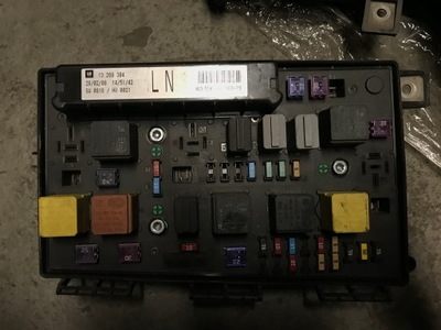 Коробка запобіжників opel 13268304 ln фото №1