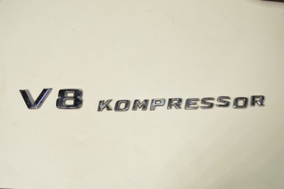 EMBLEMA V8 KOMPRESSOR MERCEDES W211 5.5 AMG  