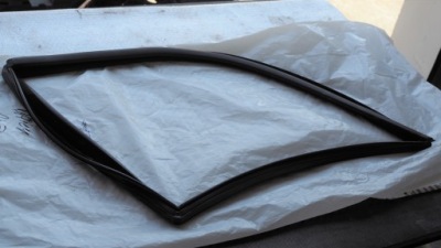 Viki iveco daily 2014 прокладка боковая стекло левая фото №1