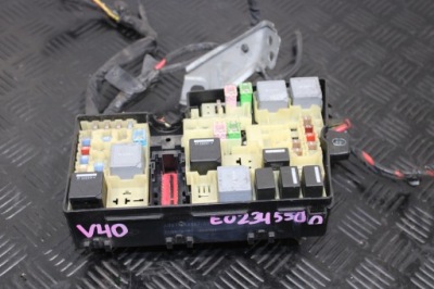 Коробка предохранителей volvo v40 2 2 d2 av6t-14a067-ad фото №1