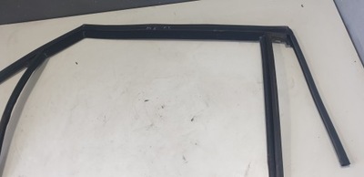 Citroen ds5 прокладка стекло правый задняя рамка фото №1