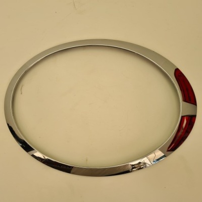 Mini r56 рамка корпус хром лампи правий перед фара 7149906 фото №1