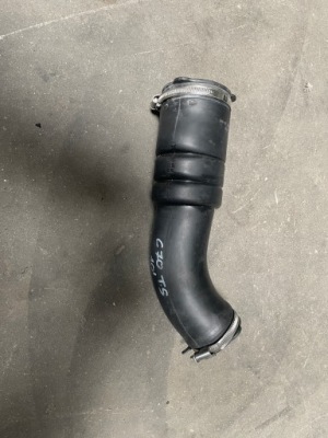 Труба повітрозабірник повітря volvo s80 v70 2.5t фото №1