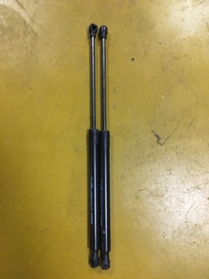 Комплект амортизаторы крышки багажника dacia sandero ii фото №1