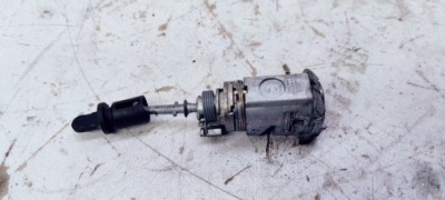 Вкладка дверь правый перед audi q5 8r2837168b фото №1