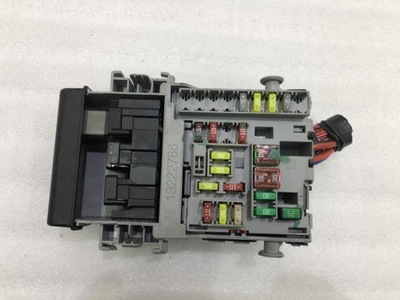 Коробка предохранителей opel insignia a 13222786 фото №1