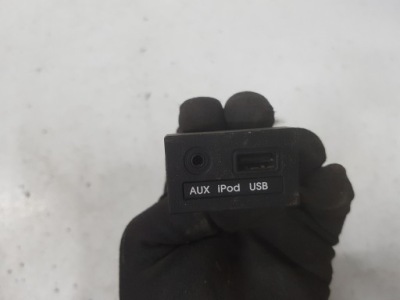 Kia venga i 09-15r роз'єм usb aux фото №1