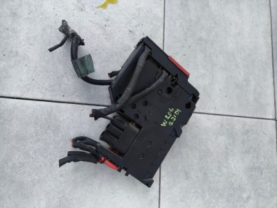 Mercedes w204 клемма плюсовая коробка mercedes c w204 a2075400640 ? фото №1