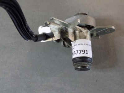 Audi s8 a8 d4 вкладка замка 8f0827573 фото №1