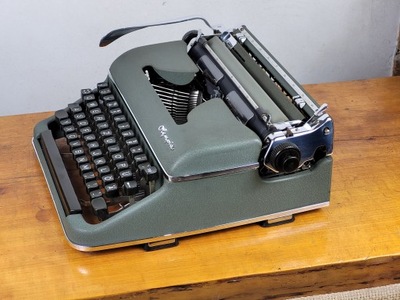 DEKORACYJNA OLIWKOWA MASZYNA DO PISANIA OLYMPIA SM SZEROKI WYBÓR MASZYN