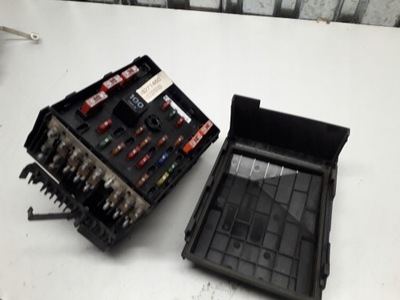 Vw passat b6 коробка плита предохранителей фото №1