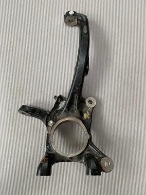 Поворотний кулак передня права toyota tundra 2014-2021 фото №1