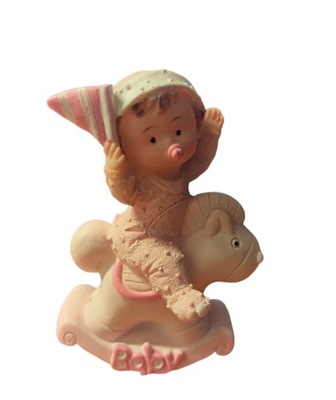 Dziecko niemowlak na koniku różowy 1szt 10cm