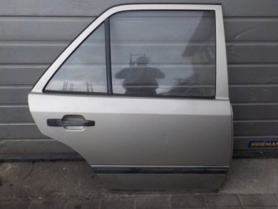 Дверь правое задний  mercedes w124 фото №1