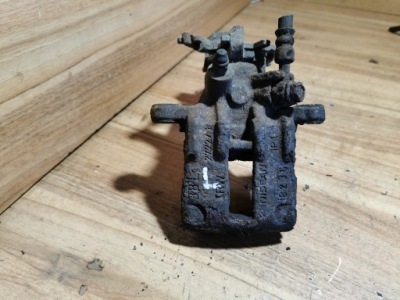 Nissan оригінальний номер 4401161e00 супорт гальма фото №1