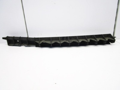 Superb направляющая бампера задняя правый sedan 4d фото №1