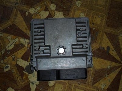 Vw бортовий комп'ютер 03f906070gn фото №1