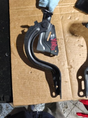 Toyota yaris cross петля капот перед лівий правий колір 1g3 фото №1