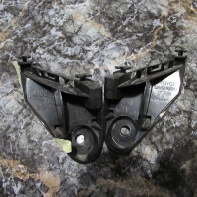 Toyota c-hr направляющая кронштейн правый-левый задняя фото №1