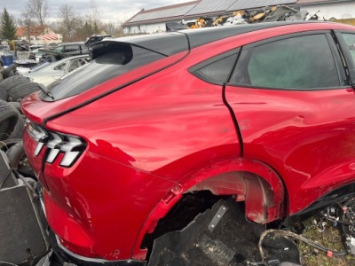 Крила чверть правий задня ford musatng mach-e lucid red zz фото №1