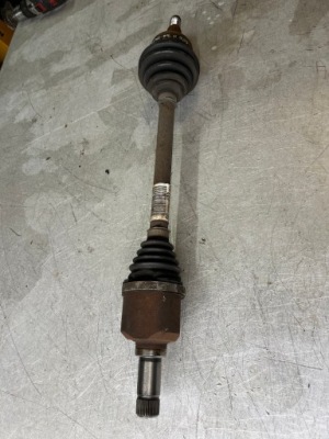 Приводной вал левая peugeot 308 ii t9 1,6 blue hdi фото №1