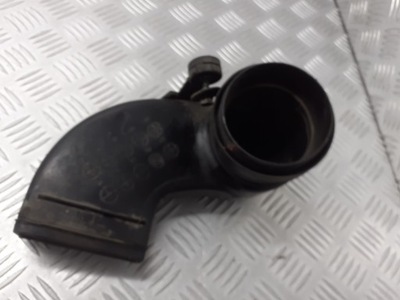 Труба повітрозабірник повітря kia sportage ii 2.0 crdi 28210-2e000 фото №1