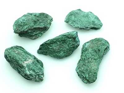 fuchsyt naturalny kamień surowy bryłki 5-6 cm okaz