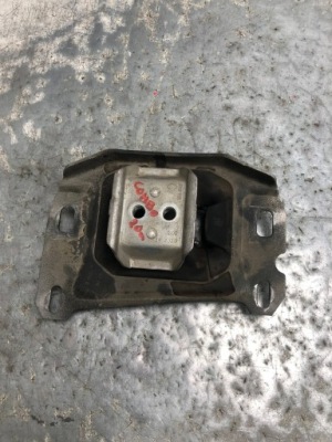 Кронштейн подушка коробки opel combo e 9812667680 фото №1