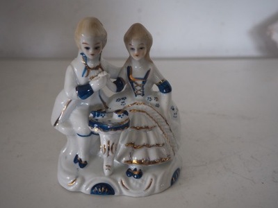 Figurka porcelana Para przy kawie