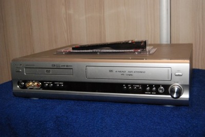 Magnetowid VHS/DVD Universum DVD VCR4030