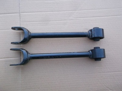 Toyota prius iv xw50 15- важіль задня фото №1